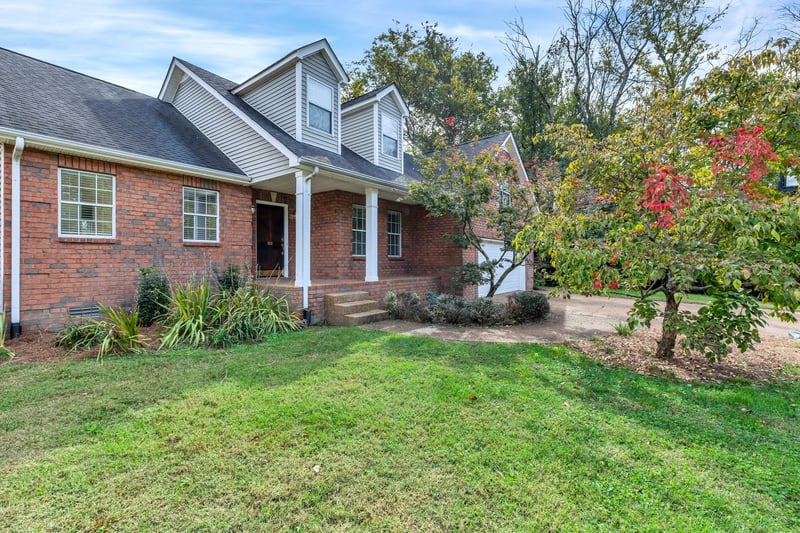 2812 Curacao Ln, Thompsons Station, TN 37179