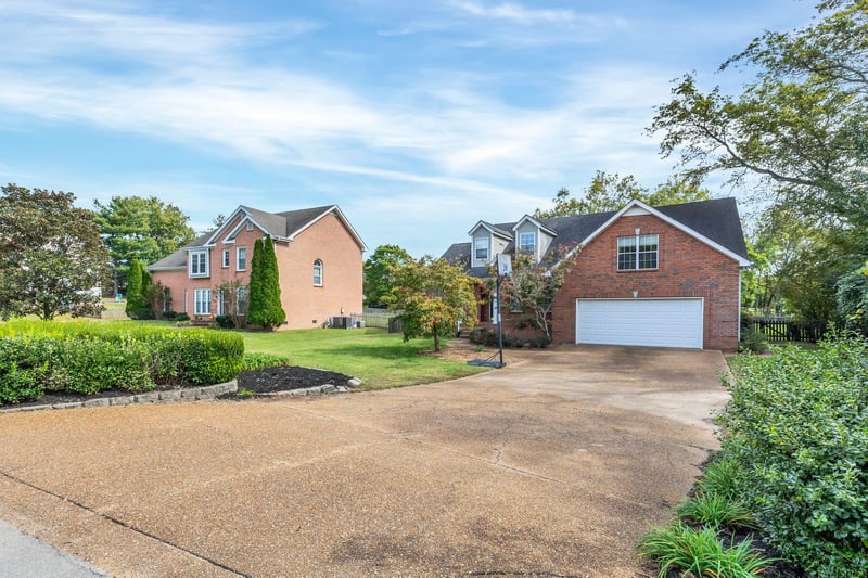 2812 Curacao Ln, Thompsons Station, TN 37179