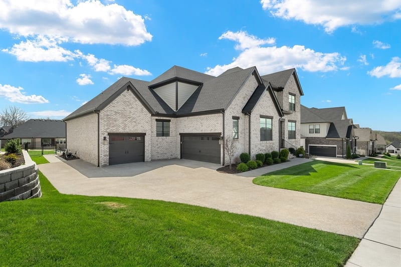 3313 Sarah Bee Ln, Thompsons Station, TN 37179