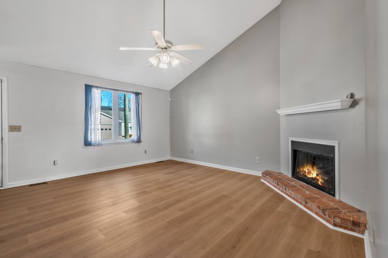 104 Edgehill Ln, Hendersonville, TN 37075