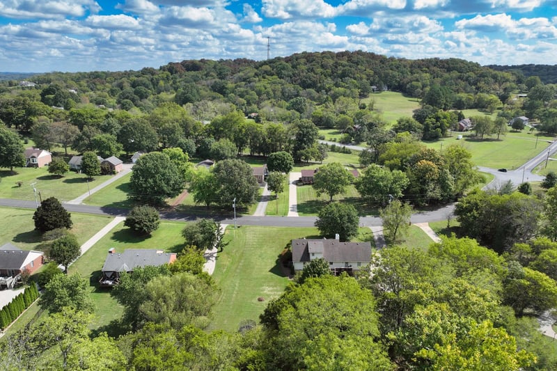 1007 Newmans Trl, Hendersonville, TN 37075