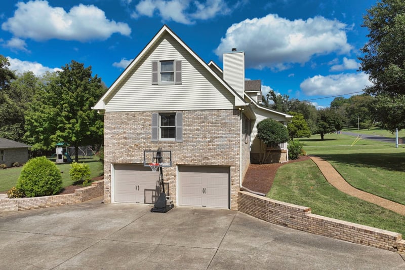 1007 Newmans Trl, Hendersonville, TN 37075