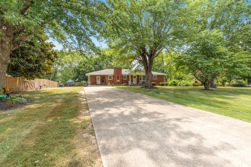 2015 Highway 70 , Dickson, TN 37055