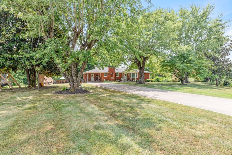 2015 Highway 70 , Dickson, TN 37055