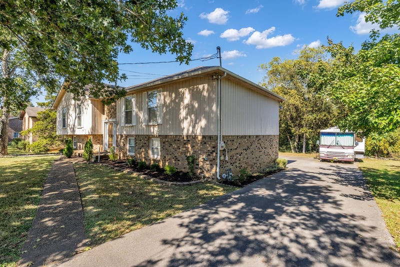 216 Clearlake Dr, Nashville, TN 37217