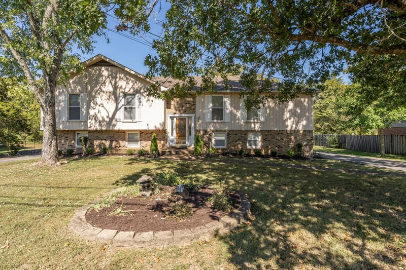 216 Clearlake Dr, Nashville, TN 37217