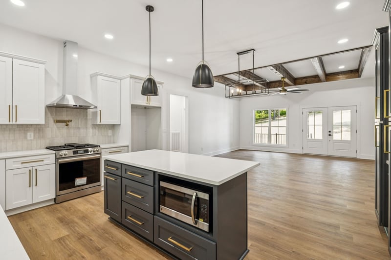 304 Cherokee Ct, White Bluff, TN 37187