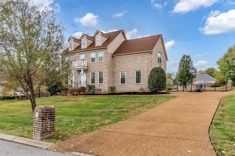 1017 Kellyn Ln, Hendersonville, TN 37075