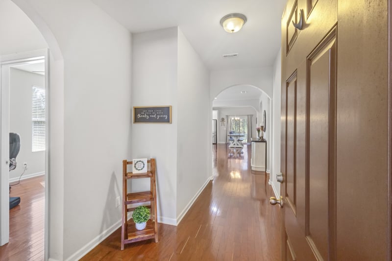 1881 Stonewater Dr, Hermitage, TN 37076