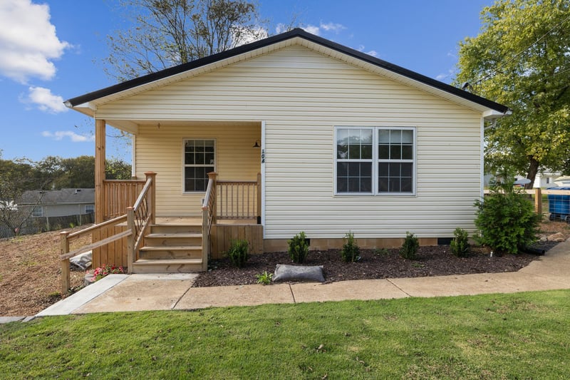 104 E Merchant St, Mount Pleasant, TN 38474