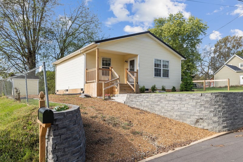 104 E Merchant St, Mount Pleasant, TN 38474