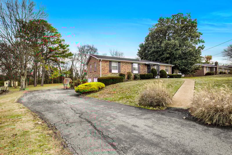 221 Freda Villa, Madison, TN 37115