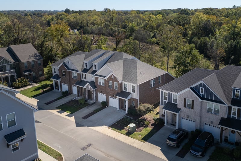 1022 Emery Bay Cir, Hendersonville, TN 37075
