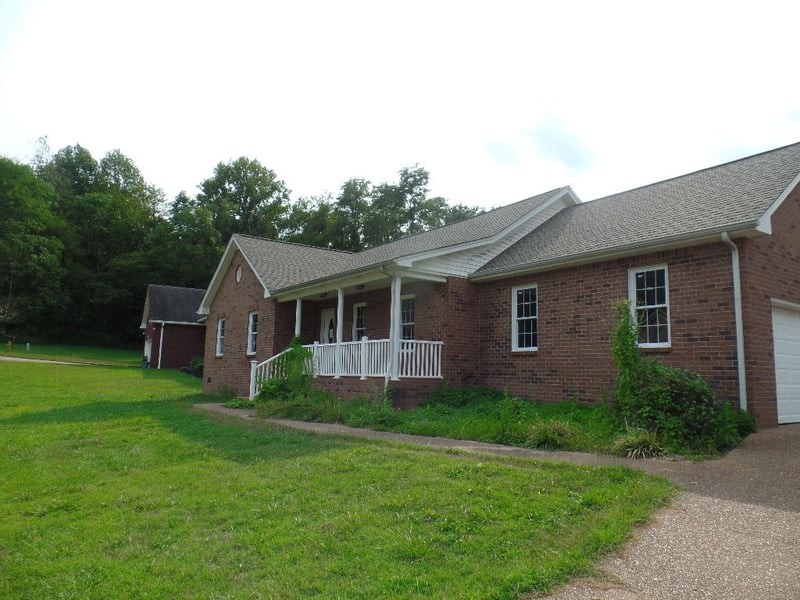 458 Robins Trl, Westmoreland, TN 37186