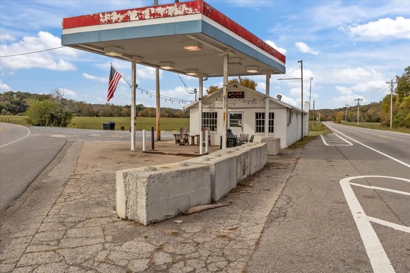 2201 Yellow Creek Rd, Dickson, TN 37055