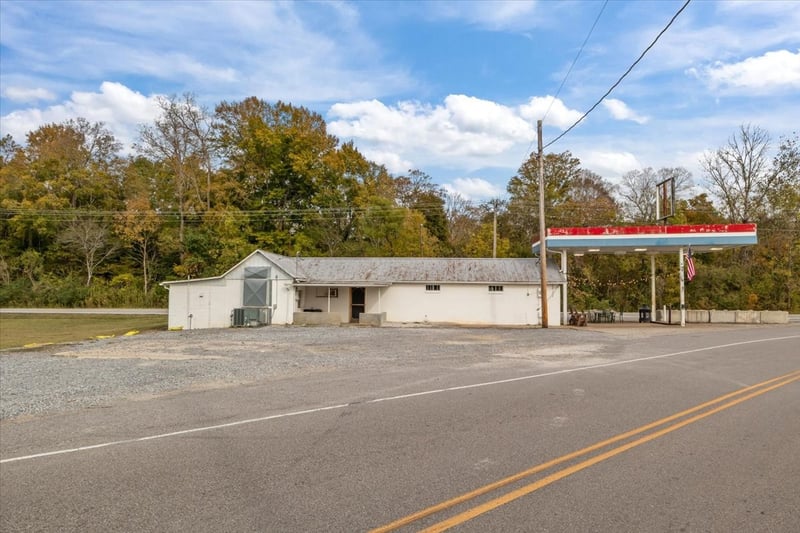 2201 Yellow Creek Rd, Dickson, TN 37055