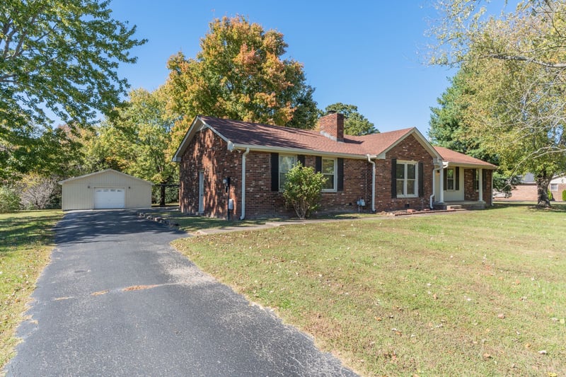 1024 Moncrief Cir, Greenbrier, TN 37073