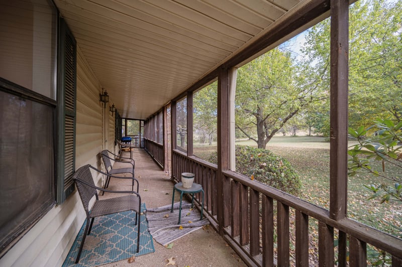 145 Crenshaw Rd, Bethpage, TN 37022