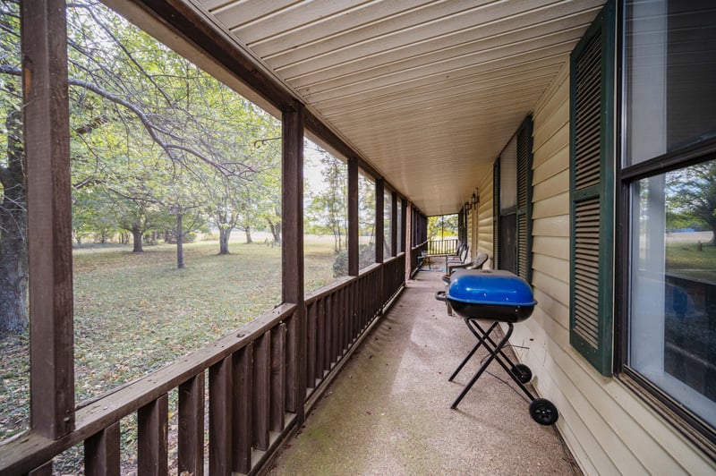 145 Crenshaw Rd, Bethpage, TN 37022