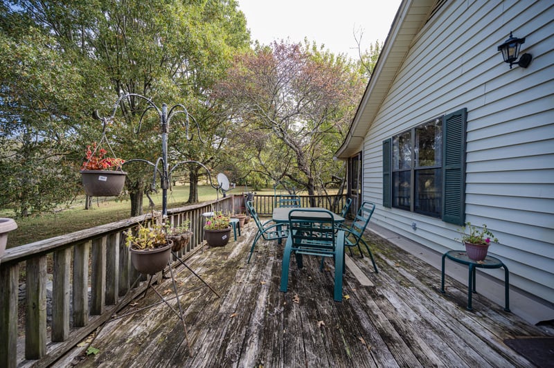 145 Crenshaw Rd, Bethpage, TN 37022