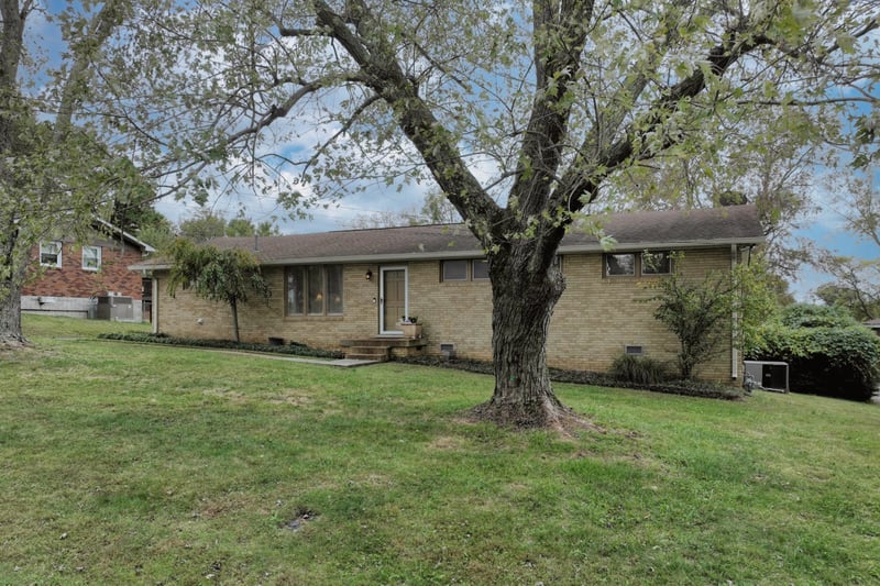 117 Crossroad Dr, Hendersonville, TN 37075