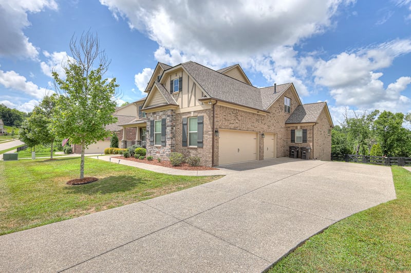 6689 Edgemore Dr, College Grove, TN 37046