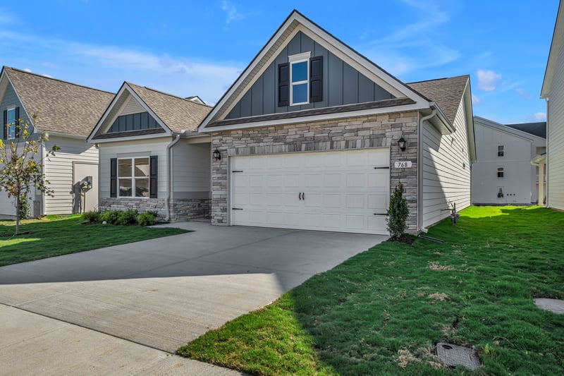 408 Stratford Station Dr, Lebanon, TN 37087