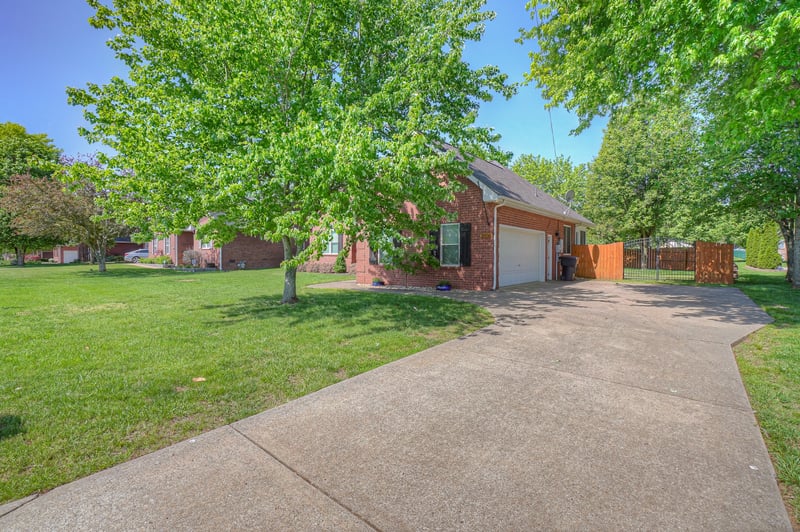 2006 Adonis Dr, Murfreesboro, TN 37128