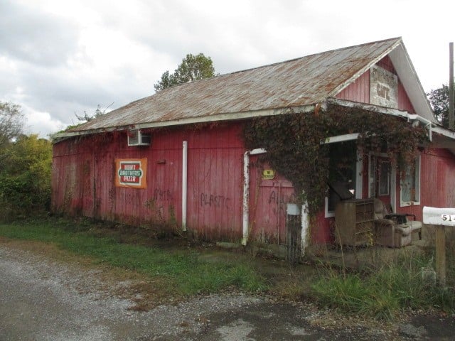 514 Old Highway 31 E, Bethpage, TN 37022