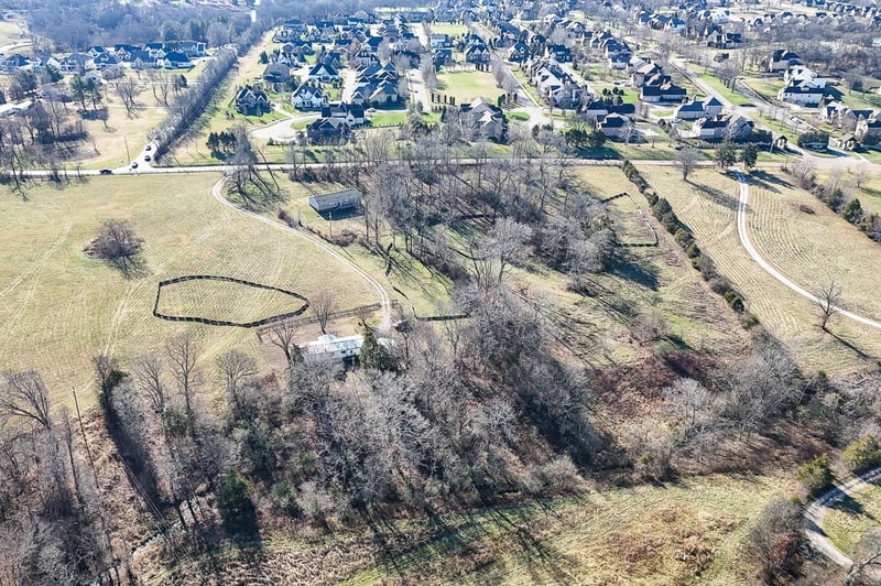 2754 Critz Ln, Thompsons Station, TN 37179