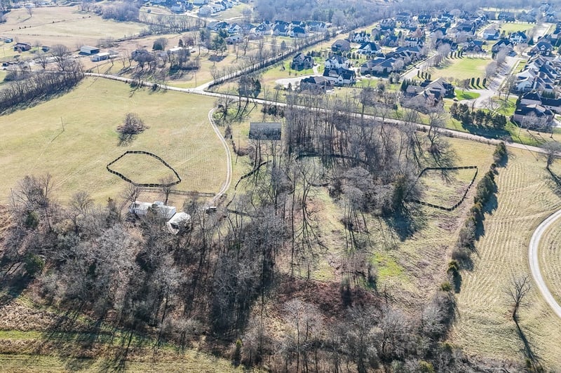 2754 Critz Ln, Thompsons Station, TN 37179