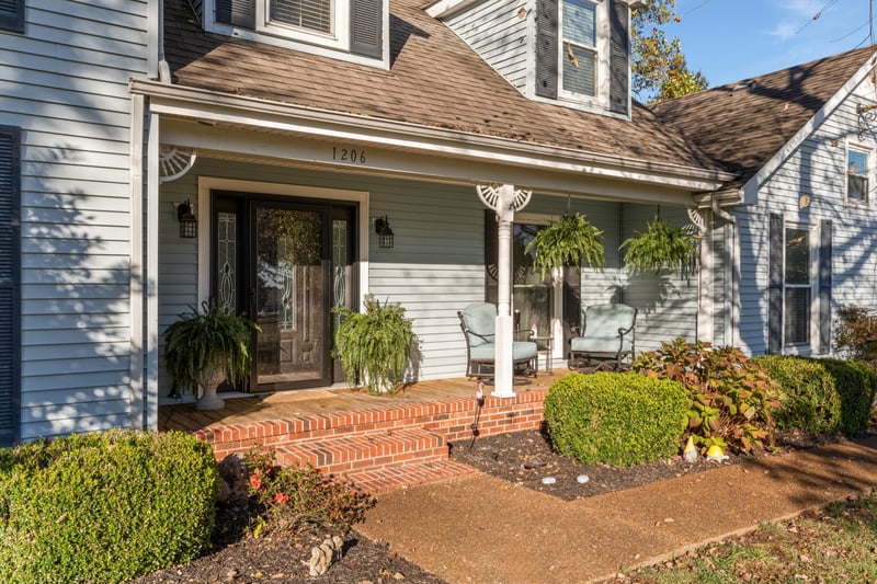 1206 Newmans Trl, Hendersonville, TN 37075