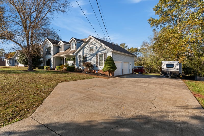 1206 Newmans Trl, Hendersonville, TN 37075
