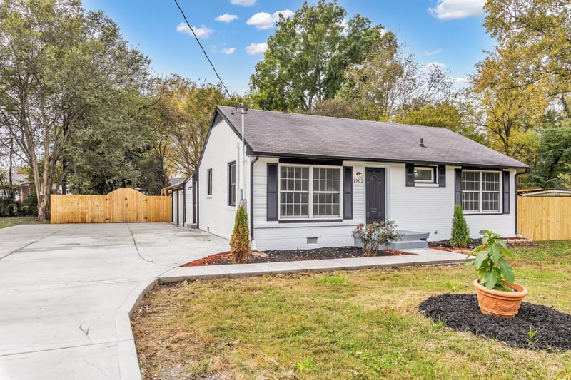 1902 Meadowgreen Dr, Murfreesboro, TN 37130