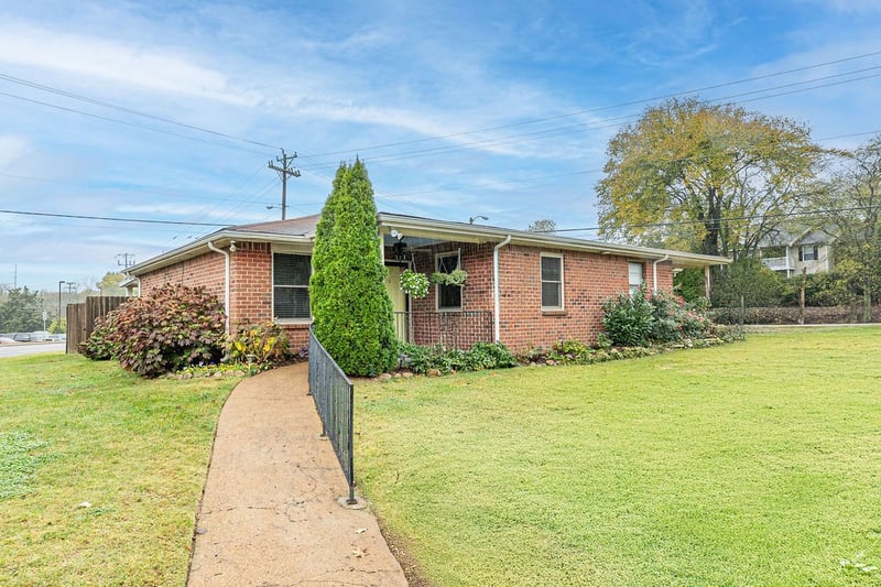 324 Deer Lake Dr, Nashville, TN 37221