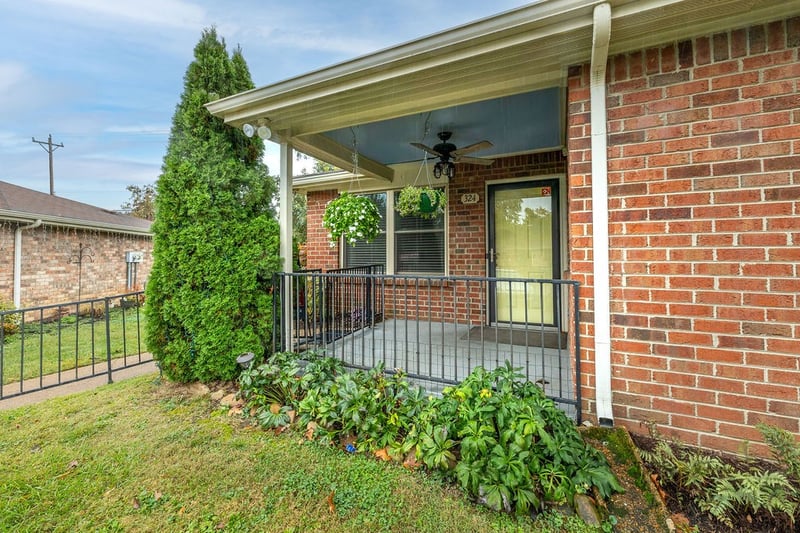 324 Deer Lake Dr, Nashville, TN 37221