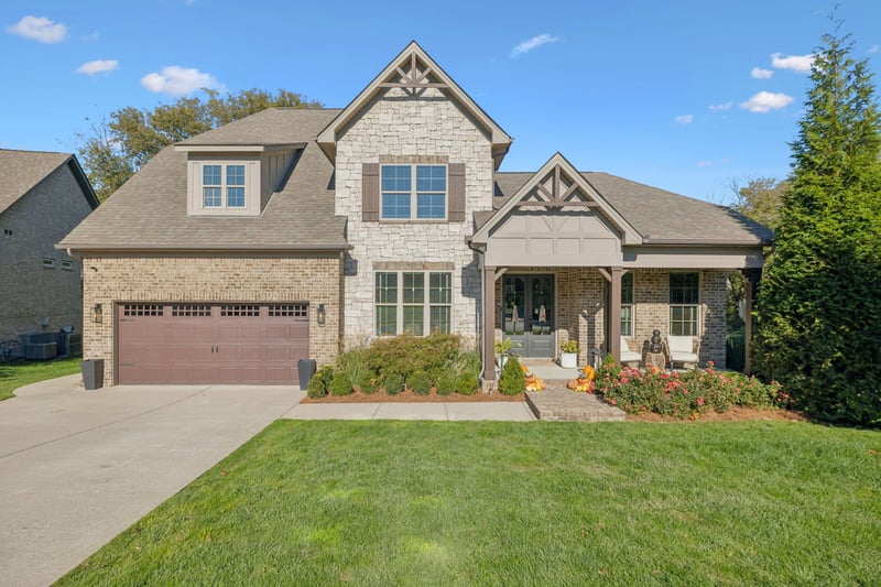 2734 Paddock Park Dr, Thompsons Station, TN 37179