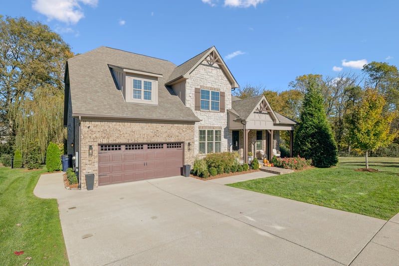 2734 Paddock Park Dr, Thompsons Station, TN 37179