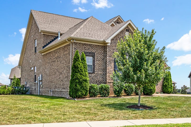 1423 Overcheck Ln, Gallatin, TN 37066