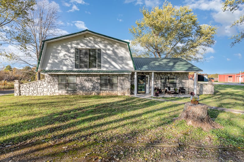 1716 Stroudsville Rd, Cedar Hill, TN 37032