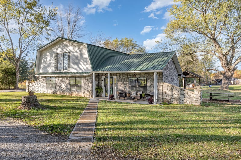 1716 Stroudsville Rd, Cedar Hill, TN 37032