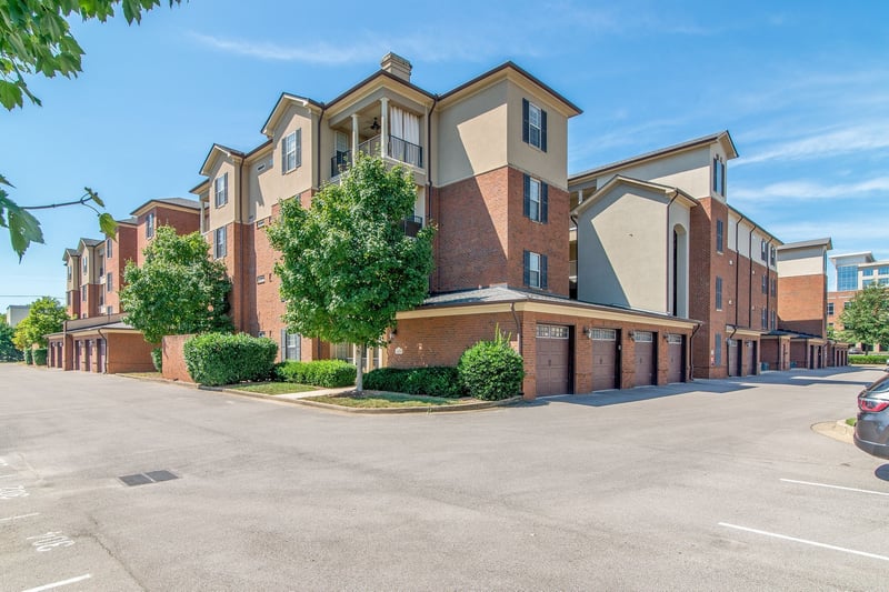309 Seven Springs Way #402, Brentwood, TN 37027