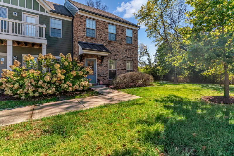 1032 Emery Bay Cir, Hendersonville, TN 37075