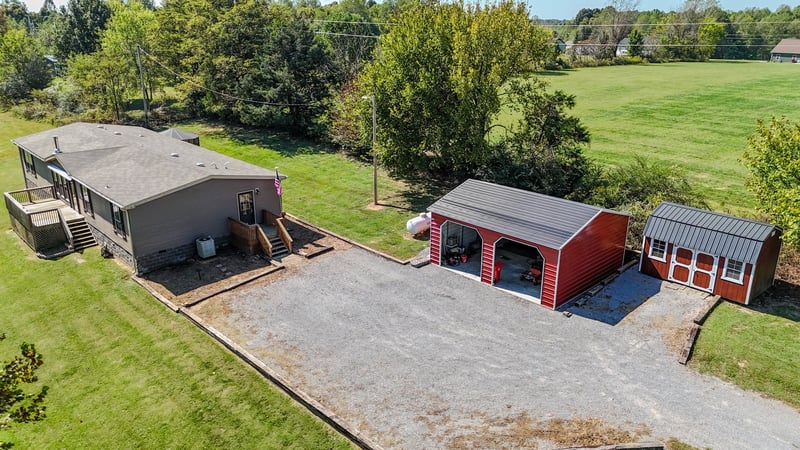 137 Hawkins Rd, Westmoreland, TN 37186