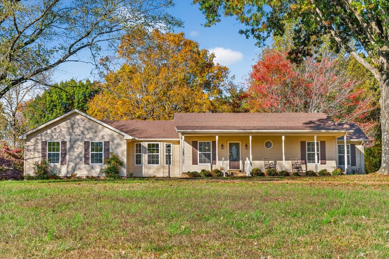 226 W Biggs Rd, Cottontown, TN 37048