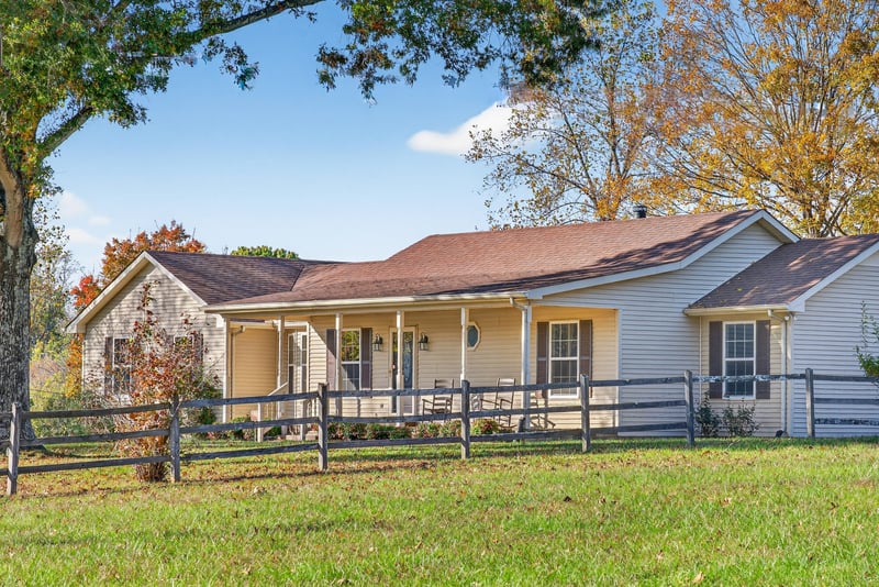 226 W Biggs Rd, Cottontown, TN 37048