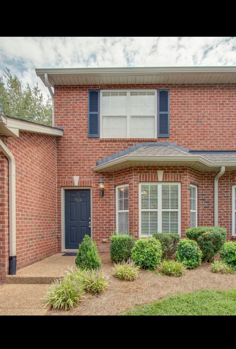 906 Cashmere Dr, Thompsons Station, TN 37179