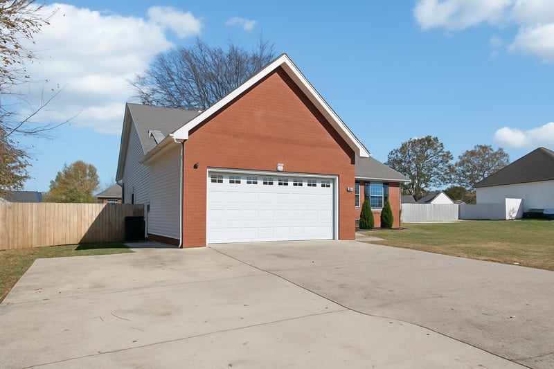 911 Compton Rd, Murfreesboro, TN 37130