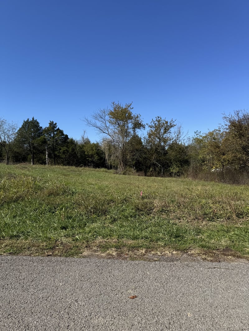 1555 E Stewarts Ln, Nashville, TN 37218