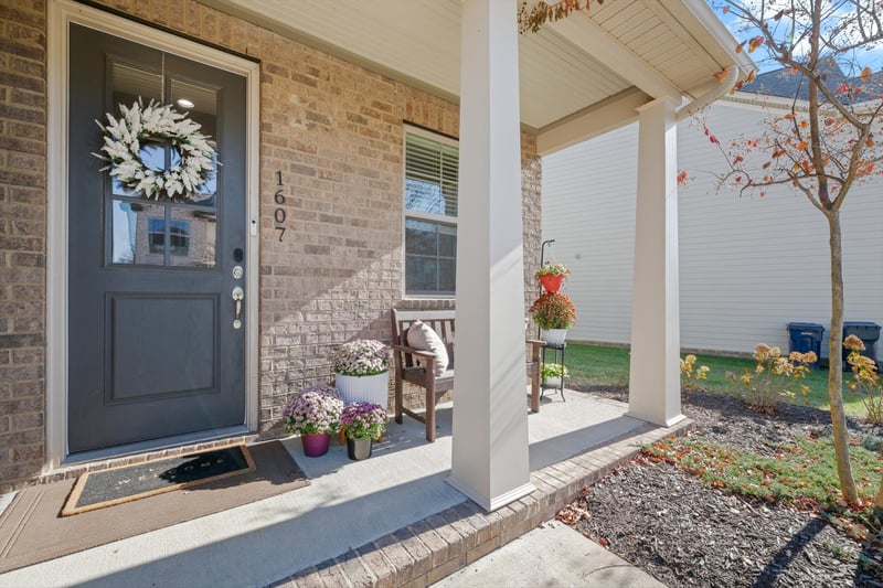 1607 Hampshire Pl, Thompsons Station, TN 37179